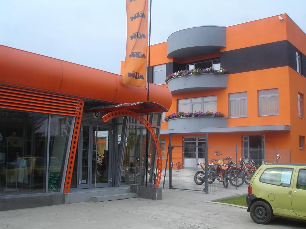 Apartamento Dakar Experience Satu Mare Exterior foto